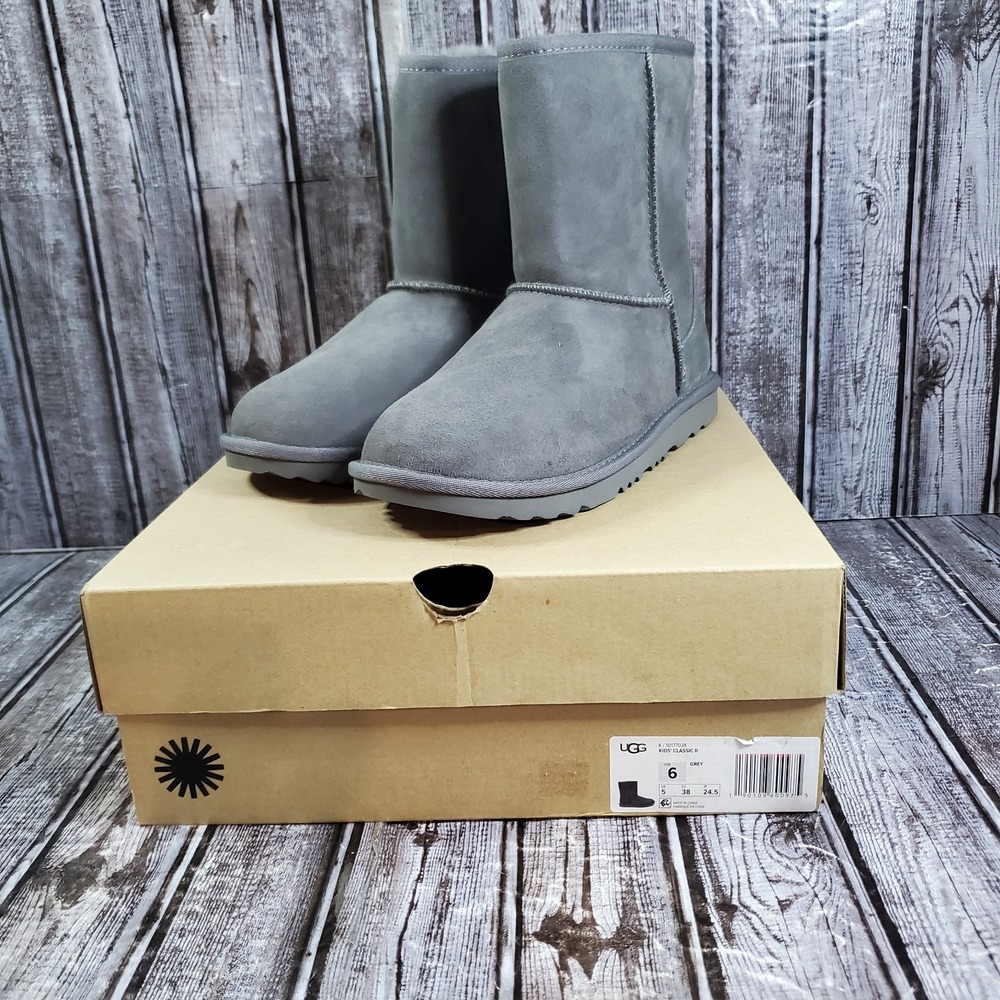 UGG Youth Classic Short II 1017703K Genuine Shearling Boot Grey Size 6